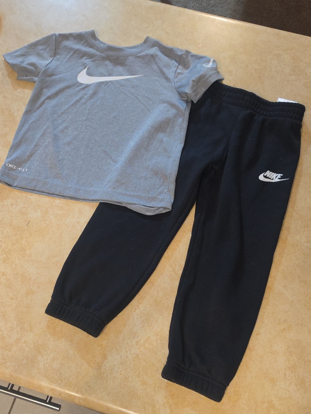 🚨 Nike Kids Black Jogger Sweatpants with White Logo